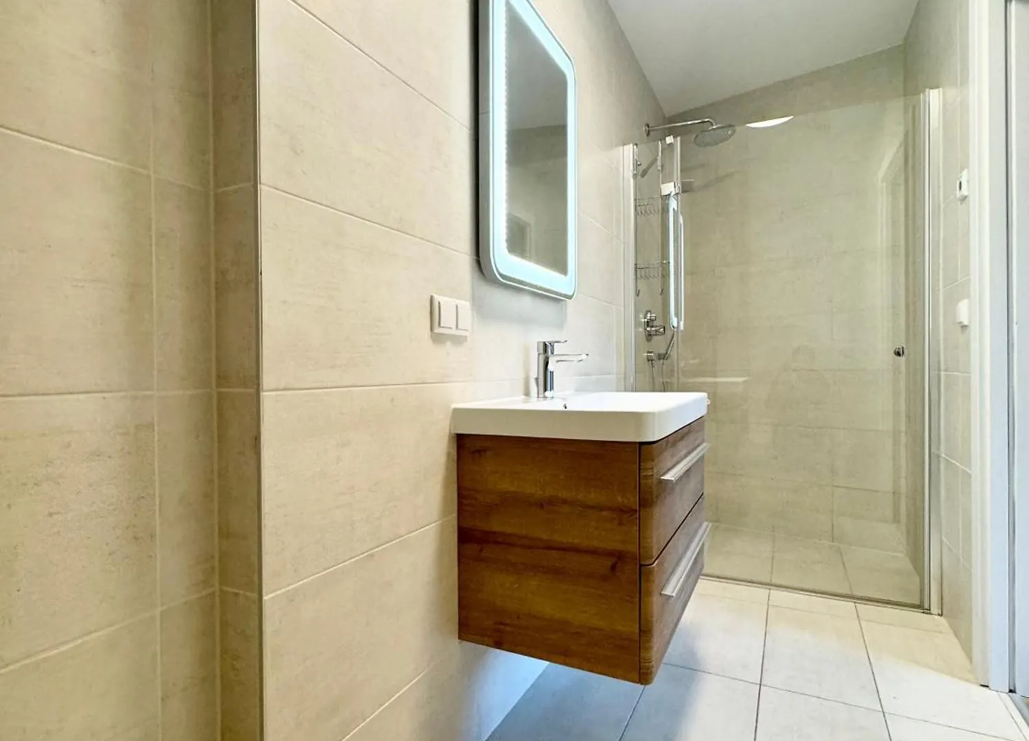 Sunshine Apartment Mit Terrasse Vienna 0*,  Austria